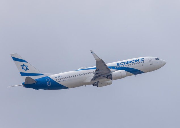 Самолет авиакомпании El Al в небе
