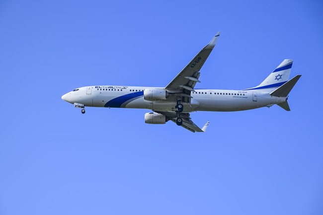 Самолет El Al в небе