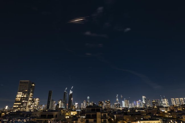 Ракета-перехватчик ЦАХАЛ над Тель-Авивом вечером 1 марта.