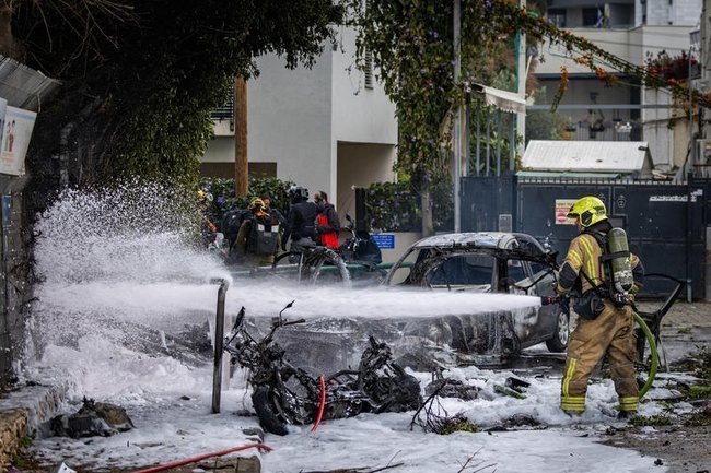 На месте падения осколка иранской ракеты в