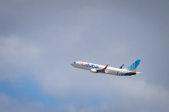 Самолет авиакомпании flydubai в небе
