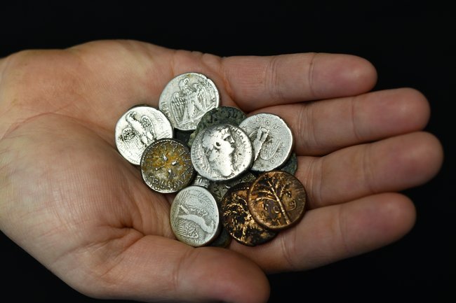 изъятые монеты