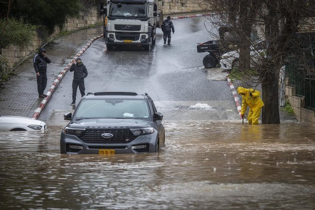 наводнения на дорогах На фоне ухудшения погодных условий и угрозы наводнений полиция Израиля объявила о масштабных превентивных перекрытиях дорог на ю