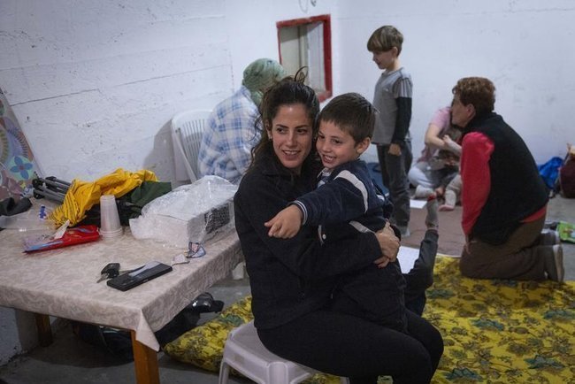 Израильтяне в бомбоубежище в Иерусалиме