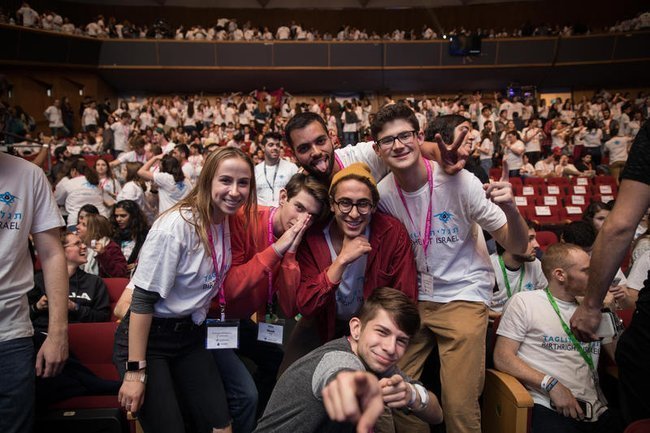 Участники программы «Таглит» в зале «Биньяней ха-Ума» в Иерусалиме.