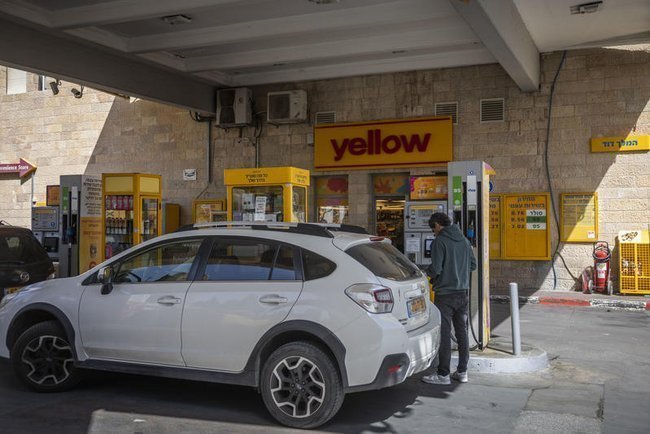 заправка и автомобиль