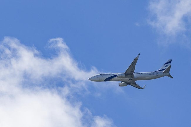 Самолет El Al в небе