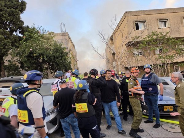На месте падения иранской ракеты в Хайфе