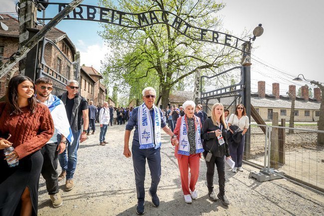 "Марш жизни" на территории лагеря Освенцим-Биркенау в Польше, 2025 год
