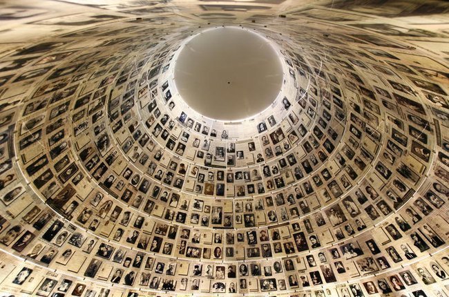 Зал Имен в мемориальном комплексе Яд Вашем.