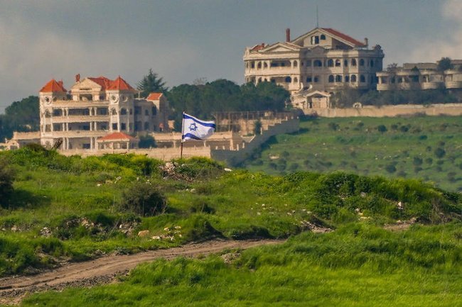 Флаг Израиля а деревне на юге Ливана.