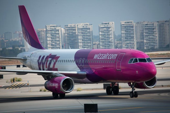 Самолет авиакомпании Wizz Air в аэропорту Бен-Гурион