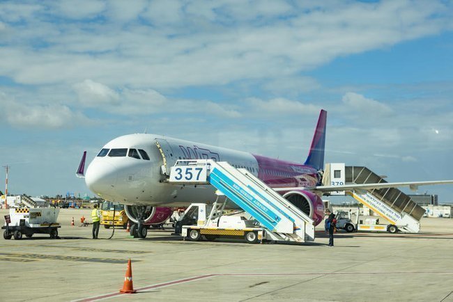 Самолет авиакомпании Wizz Air в аэропорту Бен-Гурион