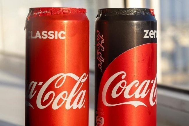 Иллюстрация банок Coca-Cola Zero и Coca-Cola