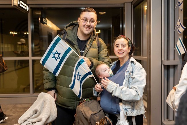 новые репатрианты прибывают в Израиль