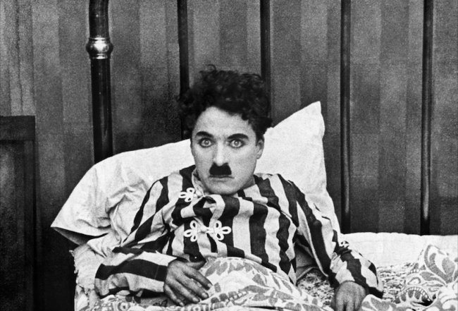 Чарли Чаплин в фильме «Искатель приключений»