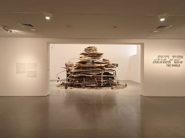 Инсталляция Ансельма Кифера «Эпохи мира».