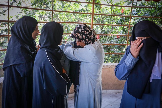 Палестинские женщины на похоронах членов военного крыла ХАМАС.