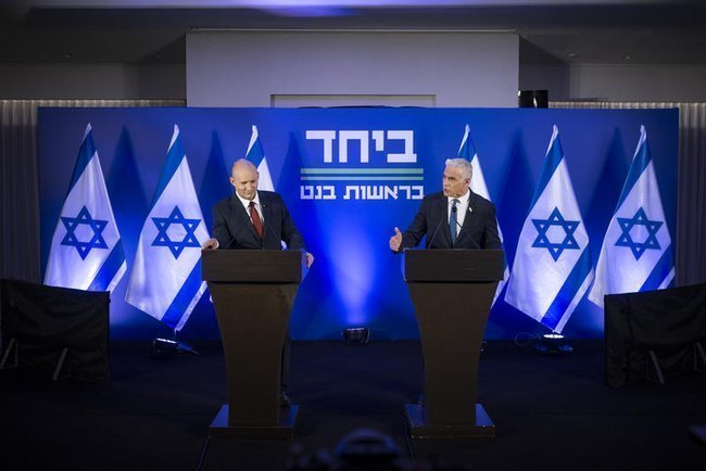 Нафтали Беннет и Яир Лапид на пресс-конференции объединения «Беяхад».