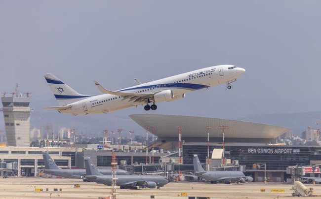 Самолет El Al в небе