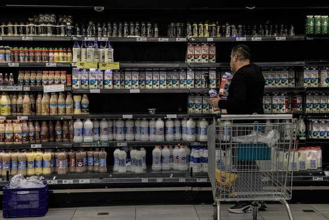 Покупатели в супермаркете в Ашкелоне