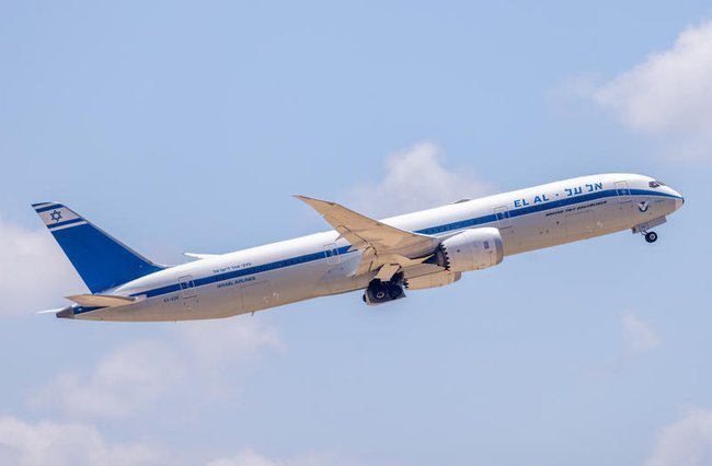 Самолет El Al в небе