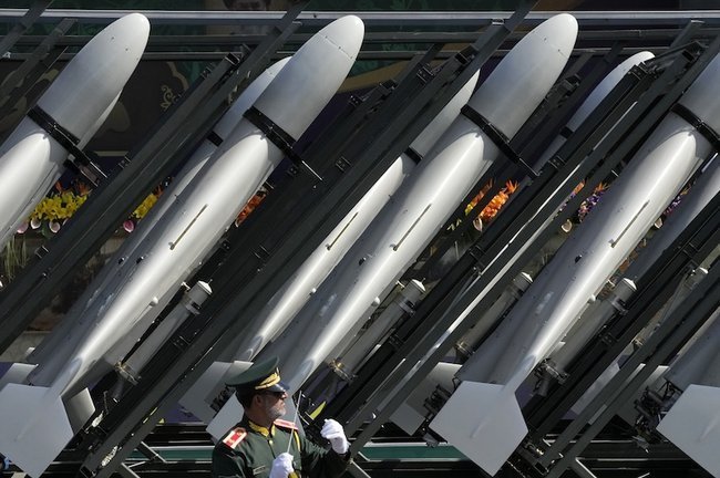 Иранские беспилотники на военном параде под Тегераном