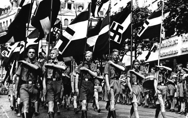 Парад Гитлерюгенда в Берлине в 1936 году.