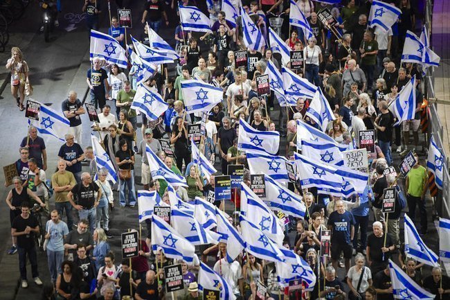 Израильтяне на акции протеста в Тель-Авиве