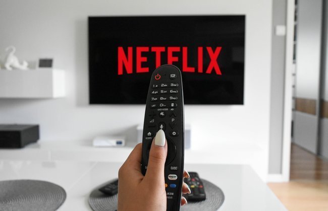 телеэкран с логотипом Netflix