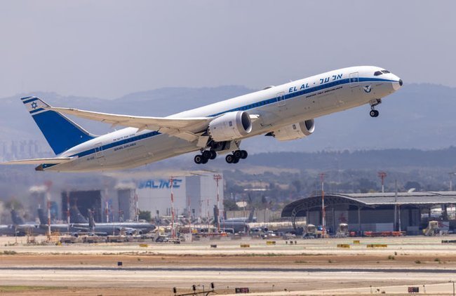 Самолет El Al в небе