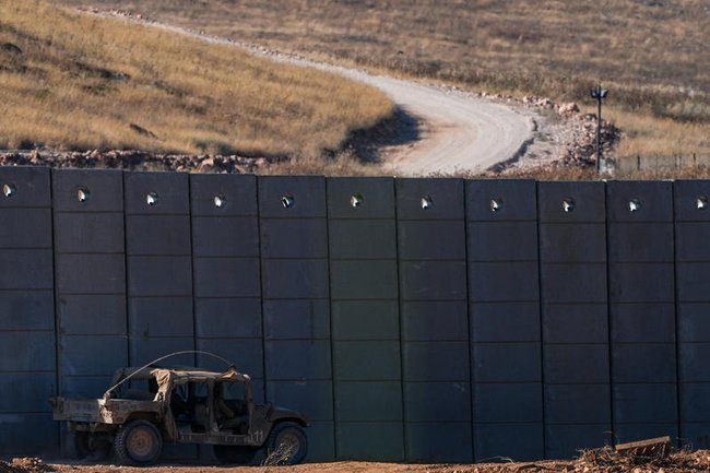 Израильские военнослужащие у границы с Ливаном
