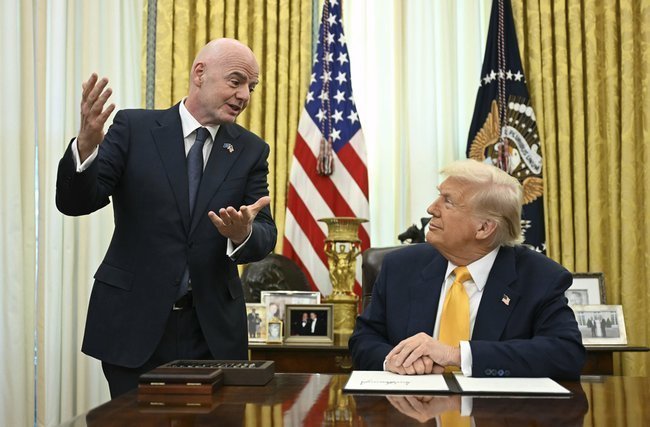 Президент США Дональд Трамп и руководитель ФИФА Джанни Инфантино.
