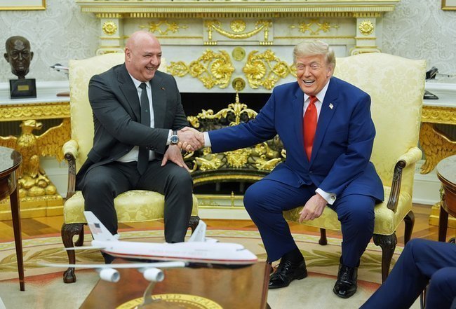 Президент США Дональд Трамп и президент Ливана Жозеф Аун во время встречи в Белом доме