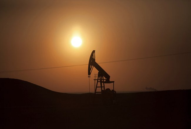 Нефтяное месторождение на северо-востоке Сирии недалеко от границы с Ираком