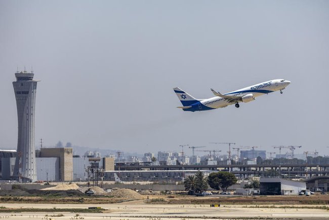 Самолет El Al взлетает из аэропорта имени Бен-Гуриона.