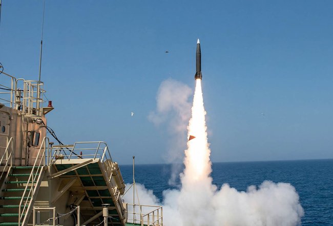 Израильская баллистическая ракета LORA.