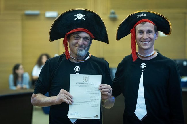 Партия «Пираты» подает список в ЦИК перед предстоящими выборами в Израиле