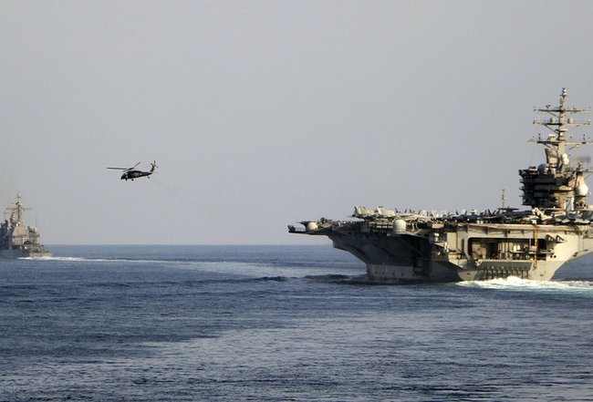 Американские военные корабли и вертолеты в Персидском заливе.