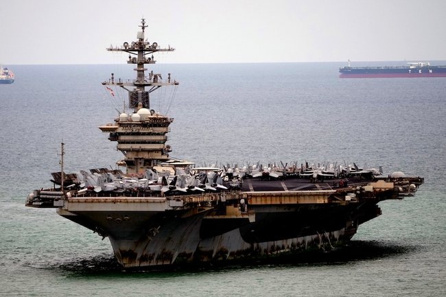 Авианосец USS Abraham Lincoln у берегов Таиланда