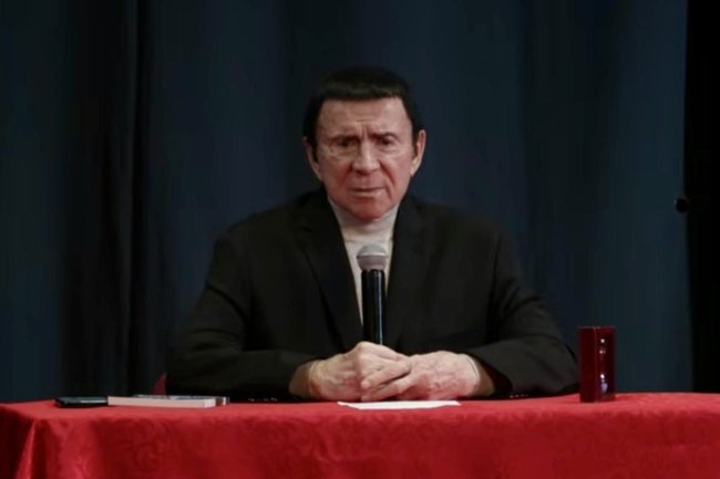 Анатолий Кашпировский на выступлении в Москве в 2025 году