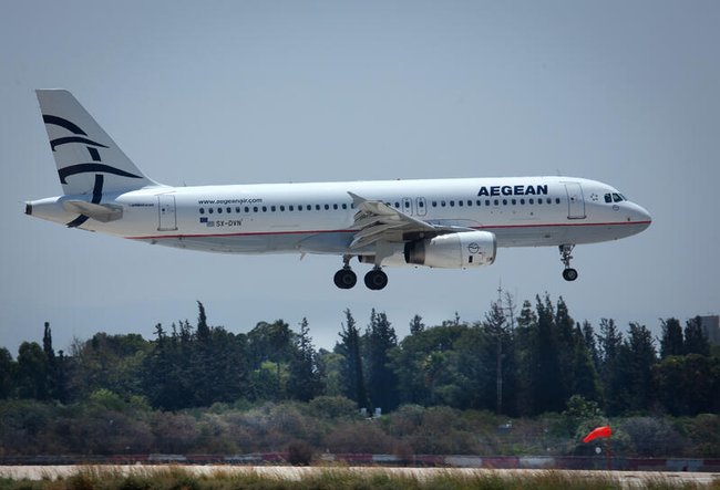 Самолет компании Aegean Airlines