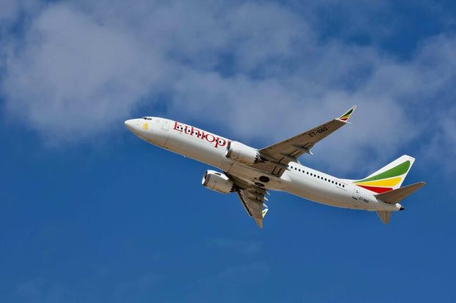 Самолет Ethiopian Airlines в небе