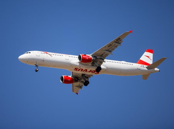 Самолет Austrian Airlines в аэропорту Бен-Гурион
