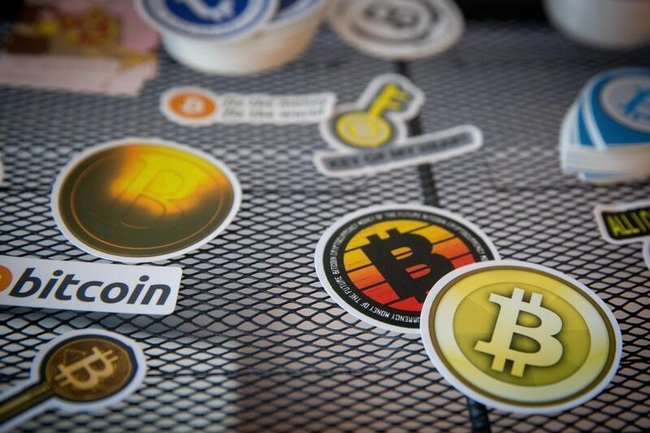 Биткоины.