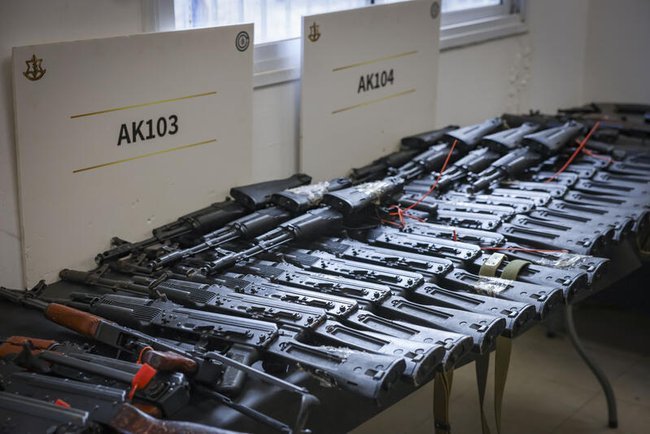 Оружие, захваченное израильскими военными в ходе недавней войны в секторе Газа, Ливане и Сирии